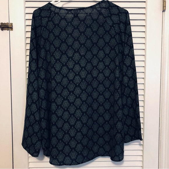 Forever 21 Black with Green Print Cross Tie Front Long Sleeve Blouse M - Picture 2 of 6